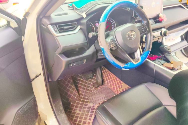 Used Toyota Wildlander 2020 2.0L CVT Two-Wheel Drive Luxury Edition Driver Seat