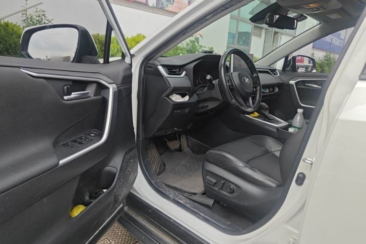 Used Toyota Wildlander 2020 2.0L CVT Two-Wheel Drive Prestige Edition Driver Seat