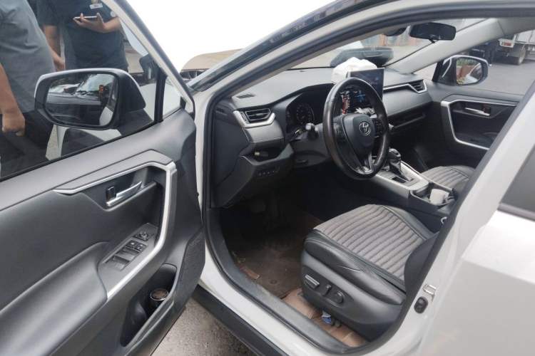 Used Toyota Wildlander 2020 2.0L CVT 4x4 Luxury Edition Driver Seat