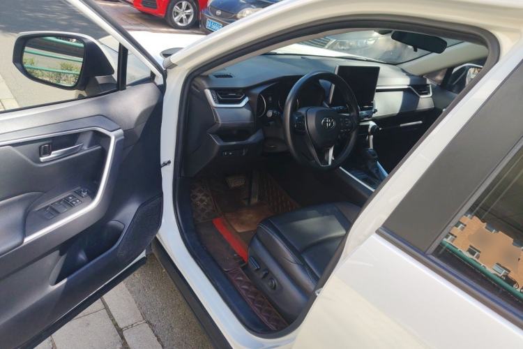 Used Toyota Wildlander 2020 2.0L CVT 4x4 Luxury Edition Driver Seat