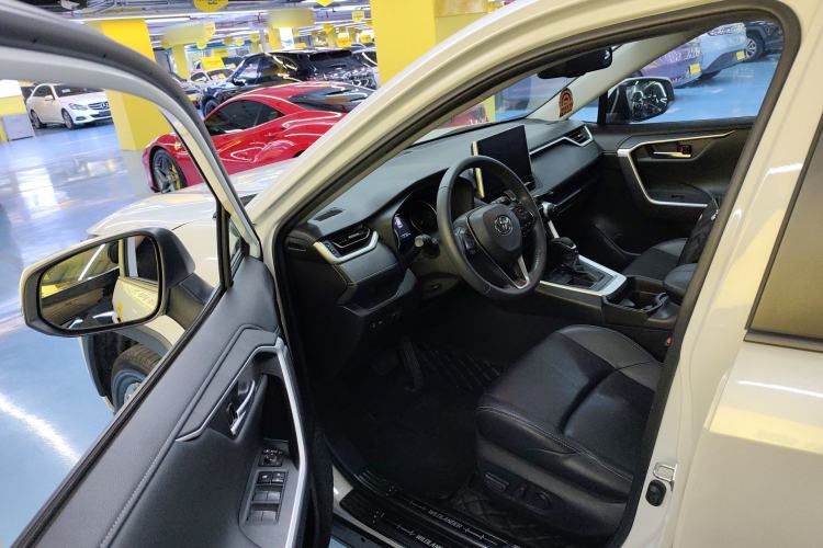 Used Toyota Wildlander 2020 2.0L CVT Two-Wheel Drive Prestige Edition Driver Seat