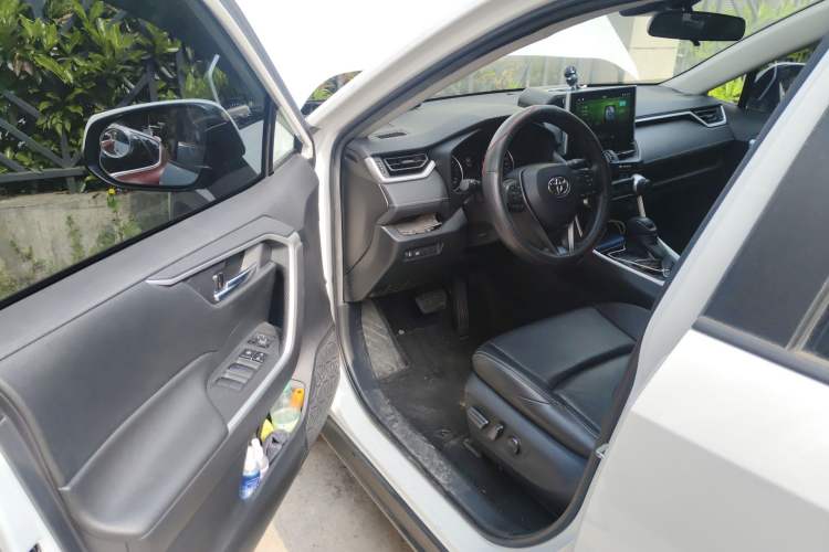 Used Toyota Wildlander 2020 2.0L CVT Two-Wheel Drive Luxury Edition Driver Seat