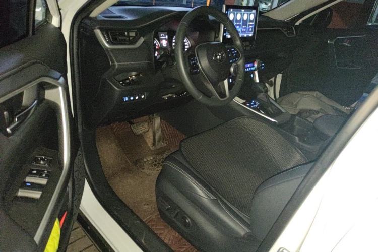 Used Toyota Wildlander 2020 2.0L CVT Two-Wheel Drive Luxury Edition Driver Seat