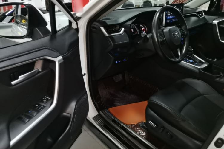 Used Toyota Wildlander 2020 2.0L CVT Four-Wheel Drive Premium Edition Driver Seat