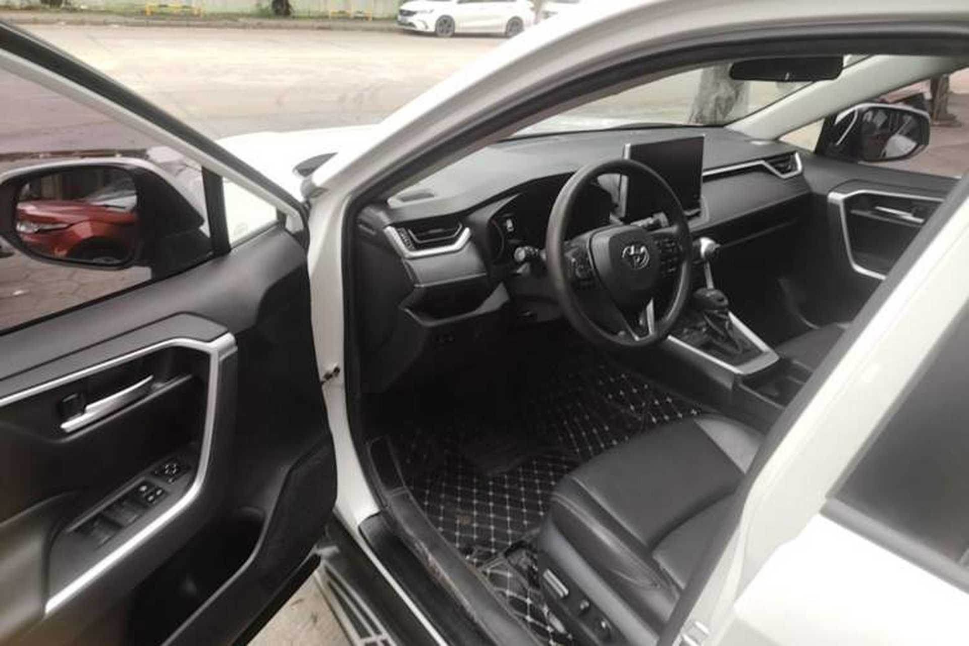 Used Toyota Wildlander 2020 2.0L CVT Two-Wheel Drive Luxury Edition Driver Seat