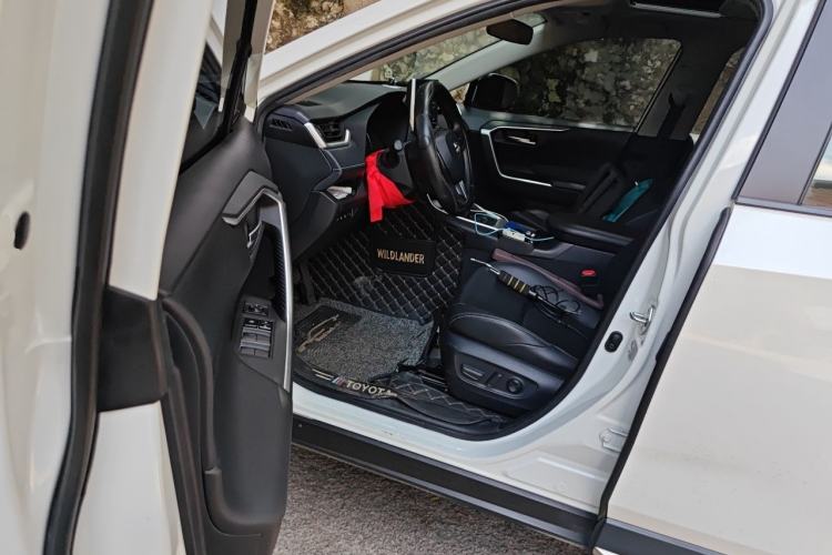 Used Toyota Wildlander 2020 Dual-Engine 2.5L E-CVT Two-Wheel Drive Luxury Edition Driver Seat