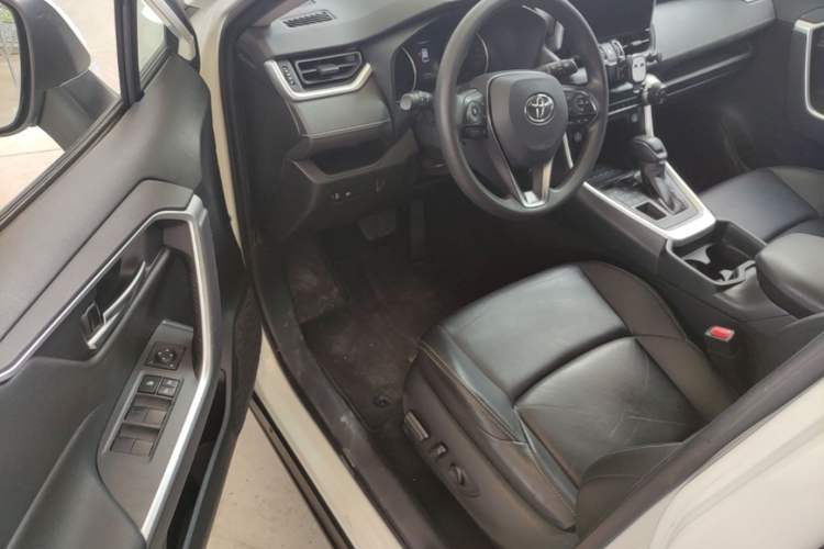 Used Toyota Wildlander 2020 2.0L CVT 4x4 Luxury Edition Driver Seat