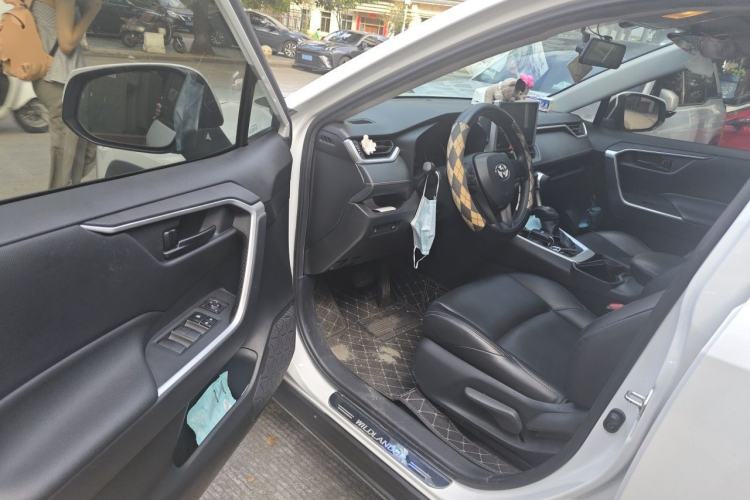 Used Toyota Wildlander 2020 2.0L CVT Two-Wheel Drive Leading Edition Driver Seat