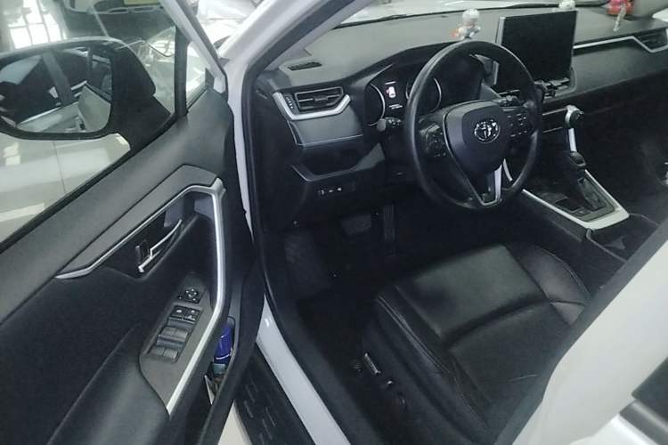 Used Toyota Wildlander 2020 Dual-Engine 2.5L E-CVT Two-Wheel Drive Luxury Edition Driver Seat
