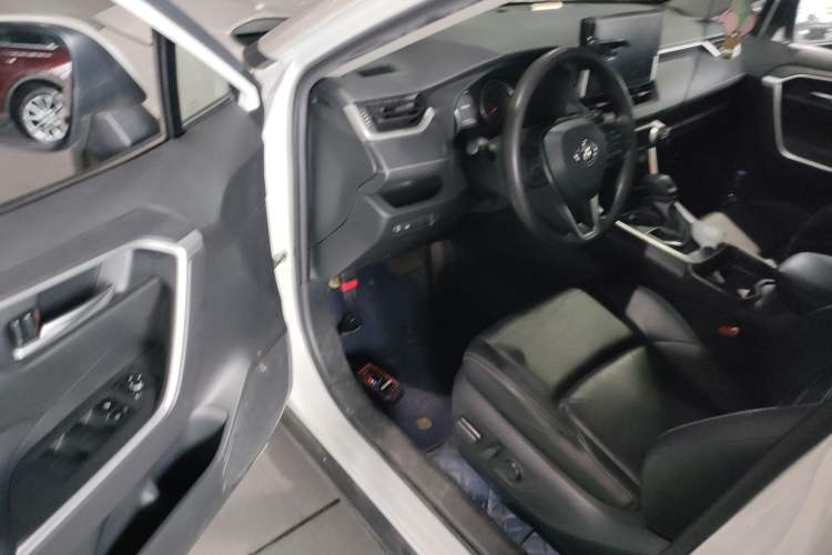 Used Toyota Wildlander 2020 2.0L CVT Two-Wheel Drive Luxury Edition Driver Seat