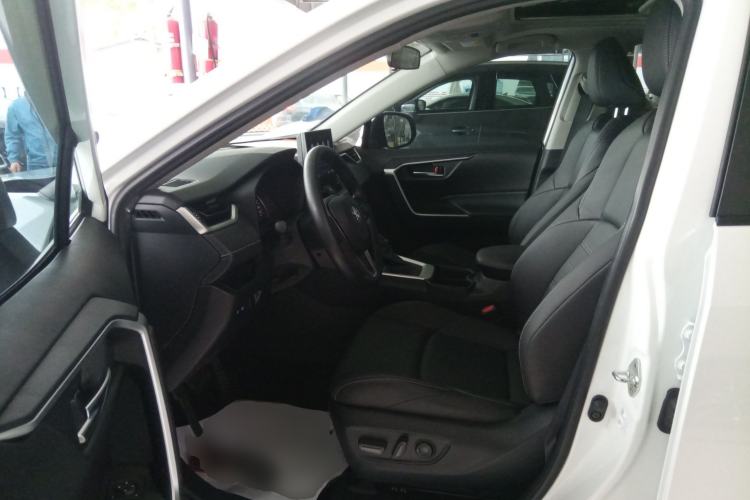 Used Toyota Wildlander 2020 2.0L CVT Two-Wheel Drive Luxury Edition Driver Seat