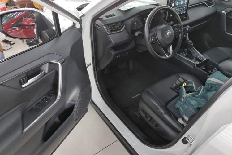 Used Toyota Wildlander 2020 2.0L CVT Two-Wheel Drive Tech Edition Driver Seat