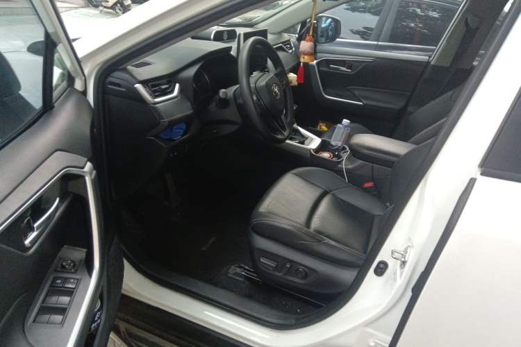 Used Toyota Wildlander 2020 2.0L CVT Two-Wheel Drive Luxury Edition Driver Seat