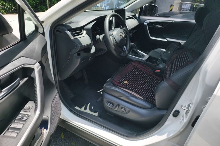 Used Toyota Wildlander 2020 2.0L CVT Two-Wheel Drive Luxury Edition Driver Seat