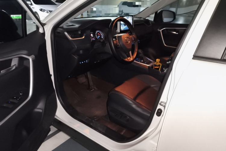 Used Toyota Wildlander 2020 Dual-Motor 2.5L E-CVT Four-Wheel Drive Luxury Edition Driver Seat