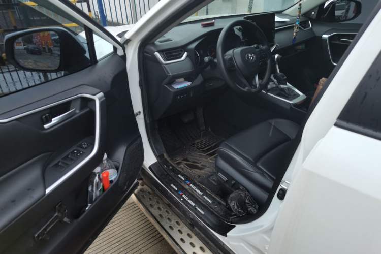 Used Toyota Wildlander 2020 2.0L CVT Two-Wheel Drive Luxury Edition Driver Seat