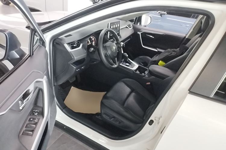 Used Toyota Wildlander 2020 2.0L CVT Four-Wheel Drive Premium Edition Driver Seat