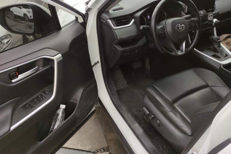 Used Toyota Wildlander 2020 2.0L CVT 4x4 Luxury Edition Driver Seat