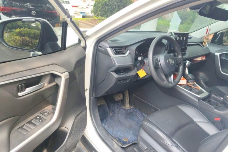 Used Toyota Wildlander 2020 2.0L CVT 4x4 Luxury Edition Driver Seat