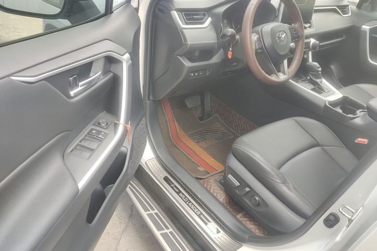 Used Toyota Wildlander 2020 2.0L CVT 4x4 Luxury Edition Driver Seat
