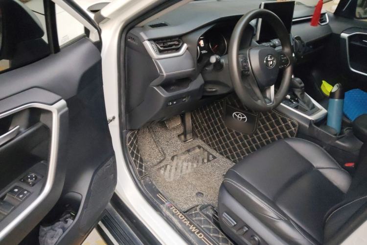 Used Toyota Wildlander 2020 2.0L CVT 4x4 Luxury Edition Driver Seat