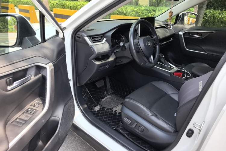 Used Toyota Wildlander 2020 Dual-Engine 2.5L E-CVT Two-Wheel Drive Prestige Edition Driver Seat