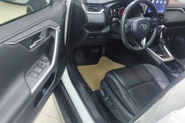 Used Toyota Wildlander 2020 2.0L CVT Two-Wheel Drive Prestige Edition Driver Seat