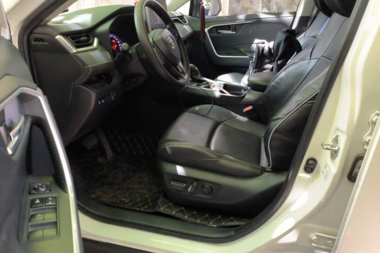 Used Toyota Wildlander 2020 2.0L CVT Two-Wheel Drive Luxury Edition Driver Seat