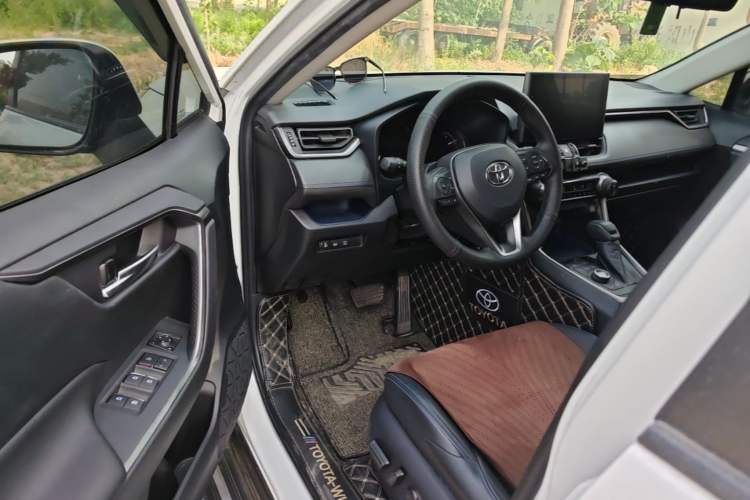 Used Toyota Wildlander 2020 2.0L CVT 4x4 Tech Edition Driver Seat