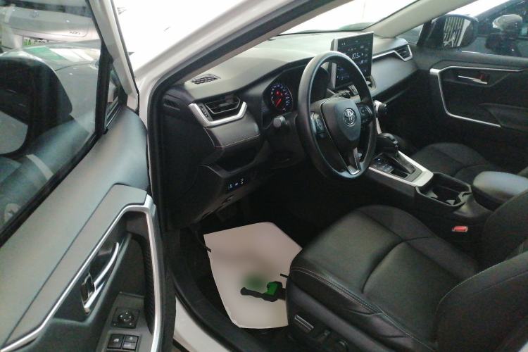 Used Toyota Wildlander 2020 2.0L CVT 4x4 Luxury Edition Driver Seat