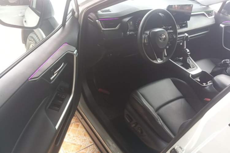 Used Toyota Wildlander 2020 2.0L CVT Two-Wheel Drive Luxury Edition Driver Seat