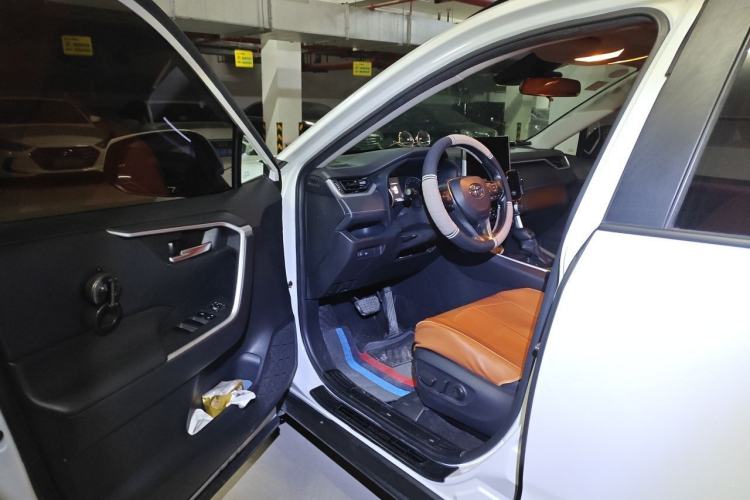 Used Toyota Wildlander 2020 2.0L CVT Two-Wheel Drive Luxury Edition Driver Seat