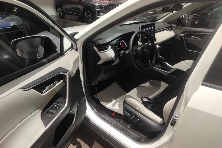 Used Toyota Wildlander 2020 2.0L CVT 4x4 Luxury Edition Driver Seat