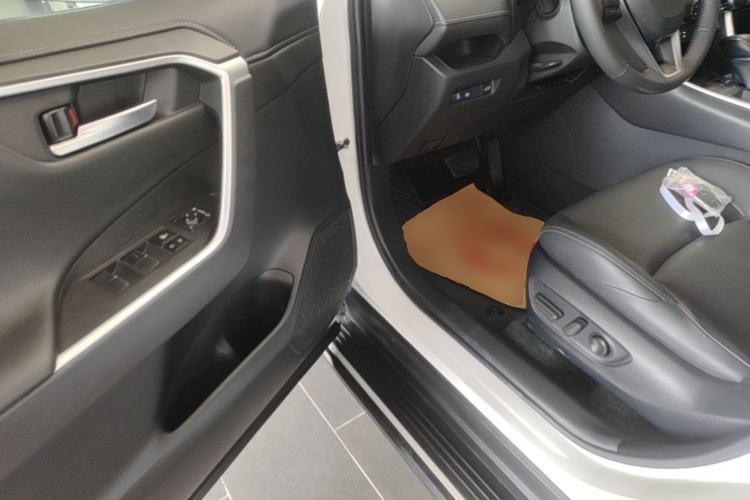 Used Toyota Wildlander 2020 2.0L CVT Two-Wheel Drive Prestige Edition Driver Seat