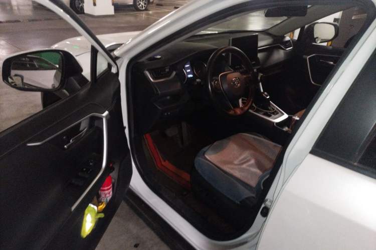 Used Toyota Wildlander 2020 2.0L CVT 4x4 Luxury Edition Driver Seat