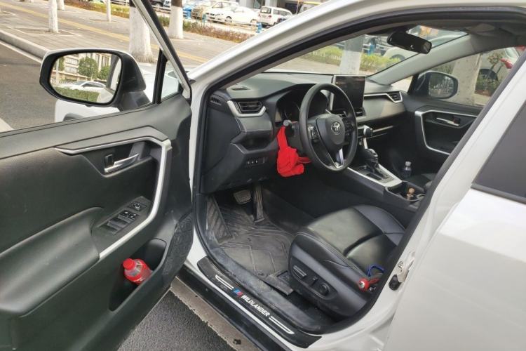 Used Toyota Wildlander 2020 2.0L CVT Two-Wheel Drive Luxury Edition Driver Seat