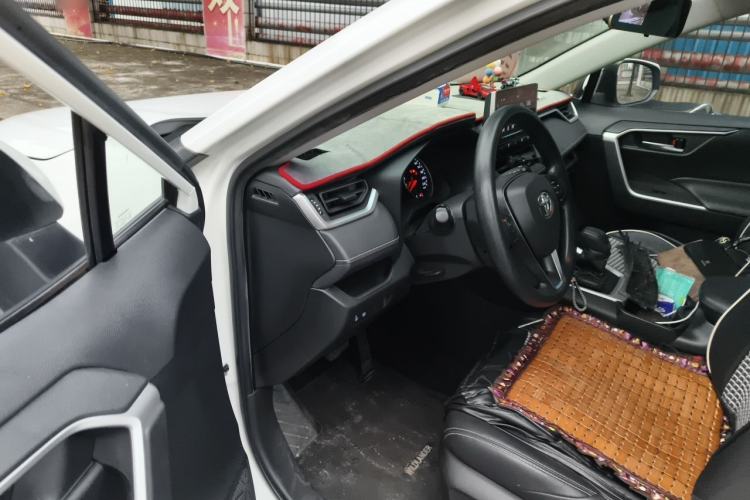 Used Toyota Wildlander 2020 2.0L CVT Two-Wheel Drive Luxury Edition Driver Seat