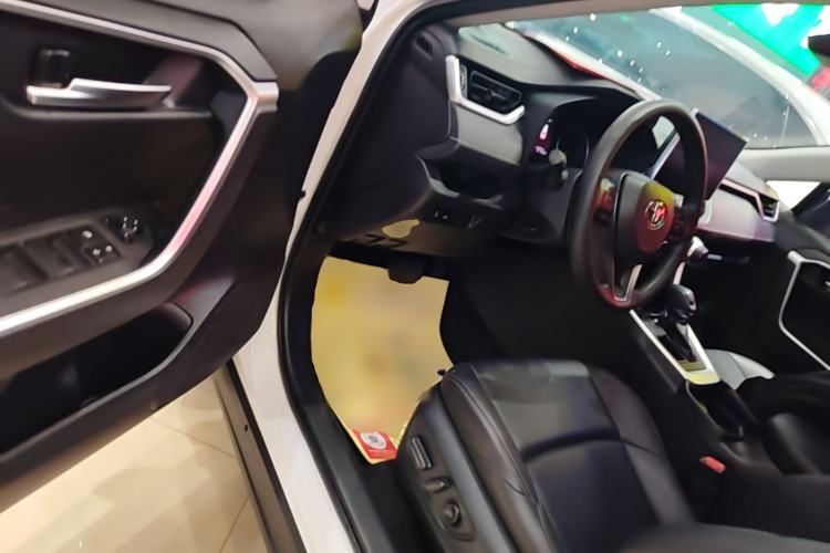 Used Toyota Wildlander 2020 2.0L CVT Two-Wheel Drive Luxury Edition Driver Seat