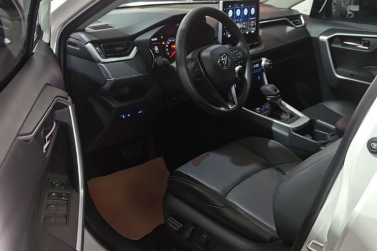 Used Toyota Wildlander 2020 2.0L CVT Two-Wheel Drive Luxury Edition Driver Seat