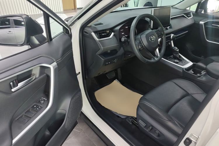 Used Toyota Wildlander 2020 2.0L CVT Four-Wheel Drive Premium Edition Driver Seat