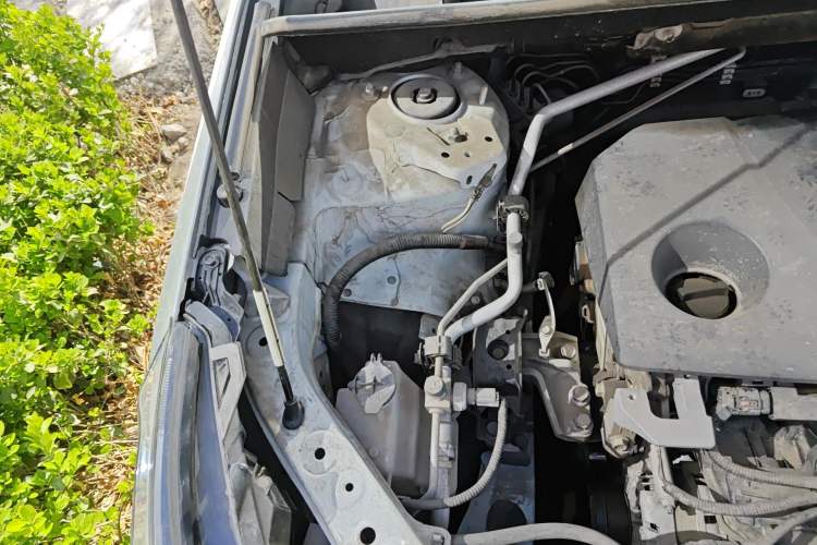 Used Toyota Wildlander 2020 2.0L CVT 4x4 Luxury Edition Engine Bay Right