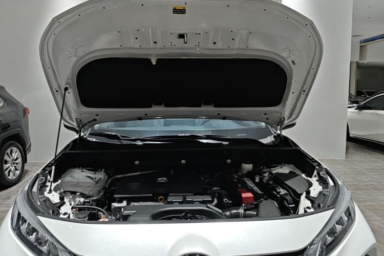 Used Toyota Wildlander 2020 2.0L CVT 4x4 Luxury Edition Engine Bay