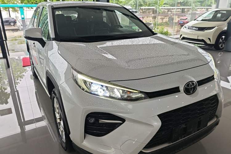 Used Toyota Wildlander 2020 2.0L CVT 4x4 Luxury Edition Front Right 45 Deg