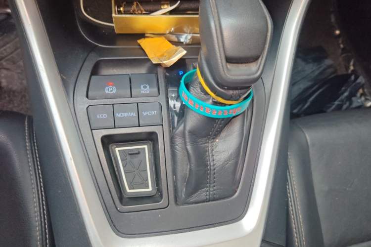 Used Toyota Wildlander 2020 2.0L CVT Two-Wheel Drive Luxury Edition Gear Lever