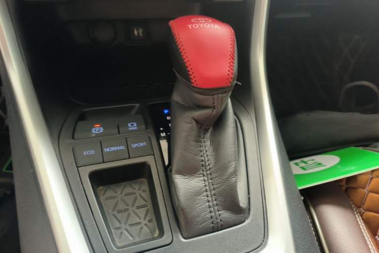 Used Toyota Wildlander 2020 2.0L CVT Two-Wheel Drive Luxury Edition Gear Lever