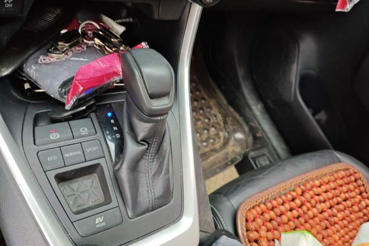 Used Toyota Wildlander 2020 Dual-Engine 2.5L E-CVT Two-Wheel Drive Luxury Edition Gear Lever