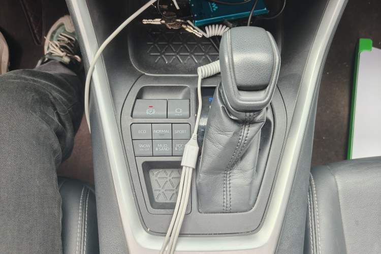 Used Toyota Wildlander 2020 2.0L CVT 4x4 Luxury Edition Gear Lever