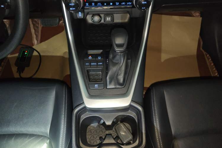 Used Toyota Wildlander 2020 Dual-Engine 2.5L E-CVT Two-Wheel Drive Luxury Edition Gear Lever