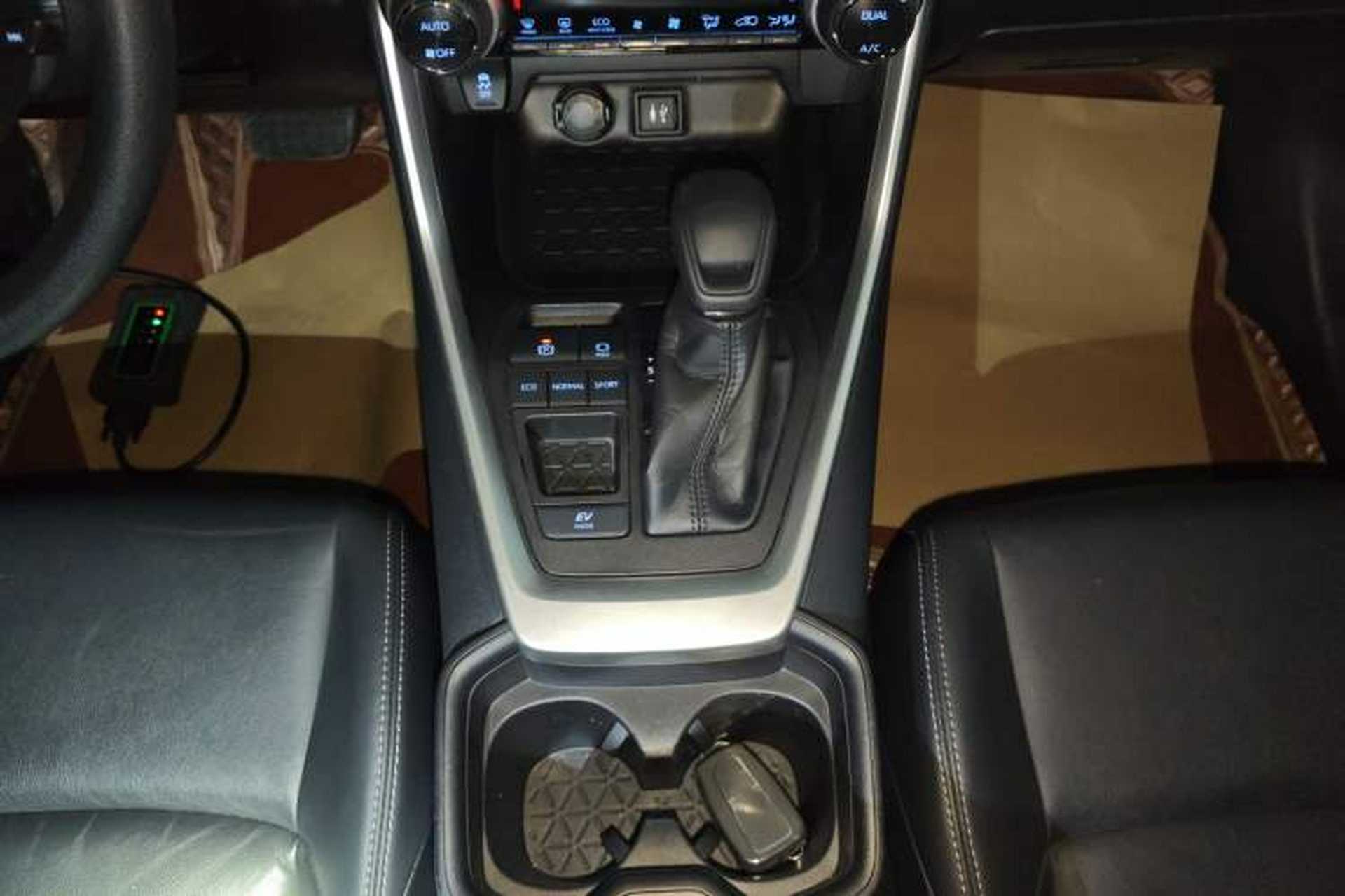 Used Toyota Wildlander 2020 Dual-Engine 2.5L E-CVT Two-Wheel Drive Luxury Edition Gear Lever