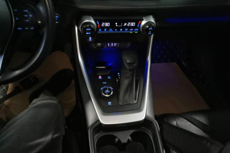 Used Toyota Wildlander 2020 Dual-Motor 2.5L E-CVT Four-Wheel Drive Luxury Edition Gear Lever